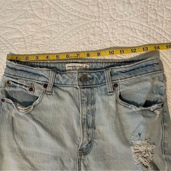 ABERCROMBIE & FITCH Curve Love High Rise Mom Jean Sz 28/6 Distressed Light Wash - Picture 6 of 8